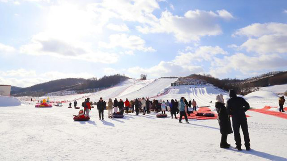 通化縣2024年冰雪文化旅游季現場游客體驗.jpg